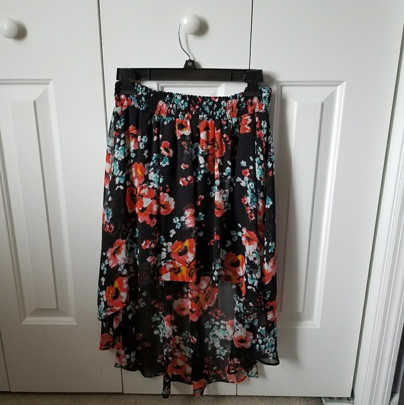 Gorgeous floral skirt - Picture 3 of 5